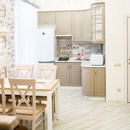 Leogrand Vip Apartments On Udatnogo 4 Лвив Екстериор снимка