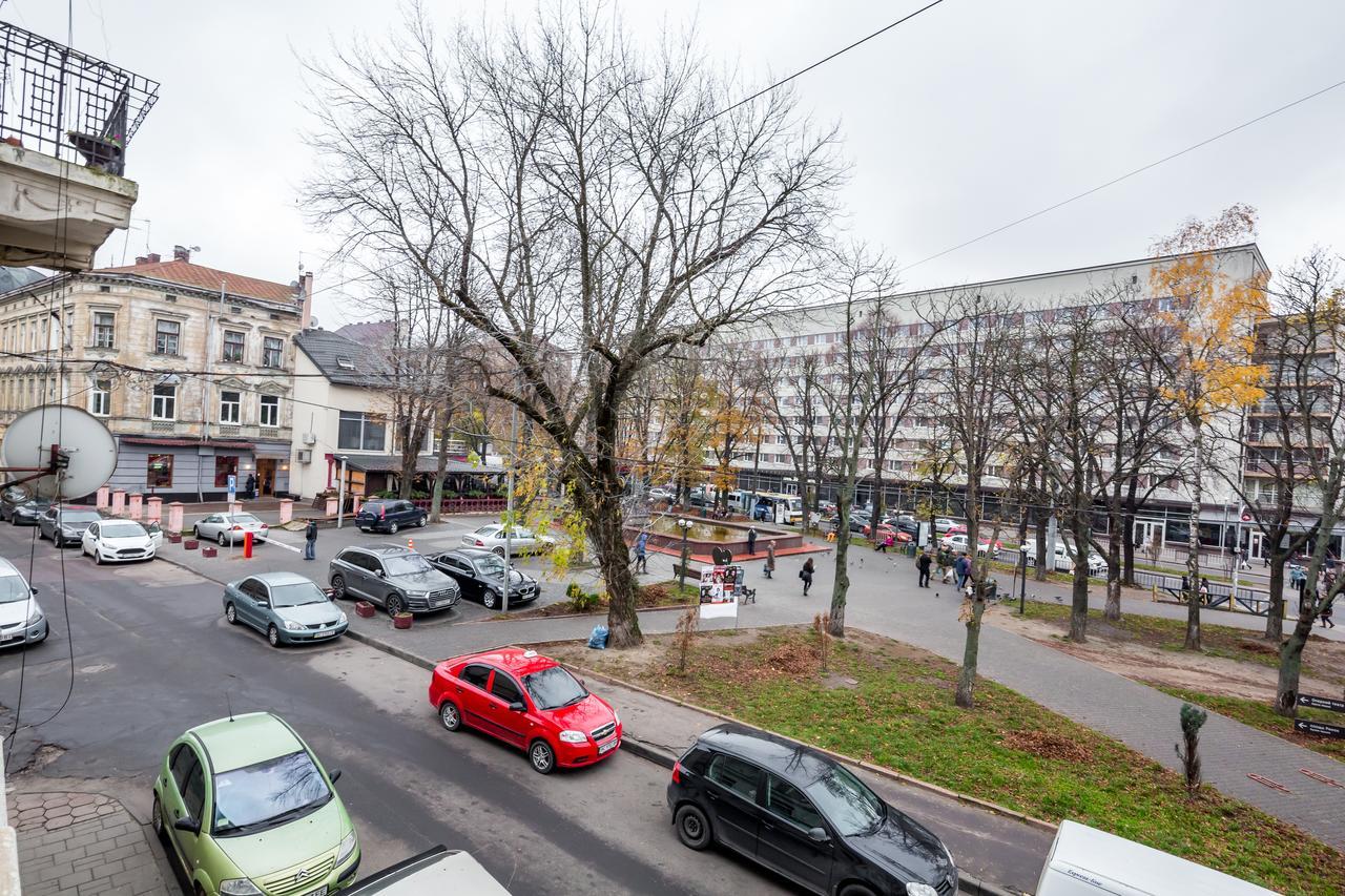 Leogrand Vip Apartments On Udatnogo 4 Лвив Екстериор снимка